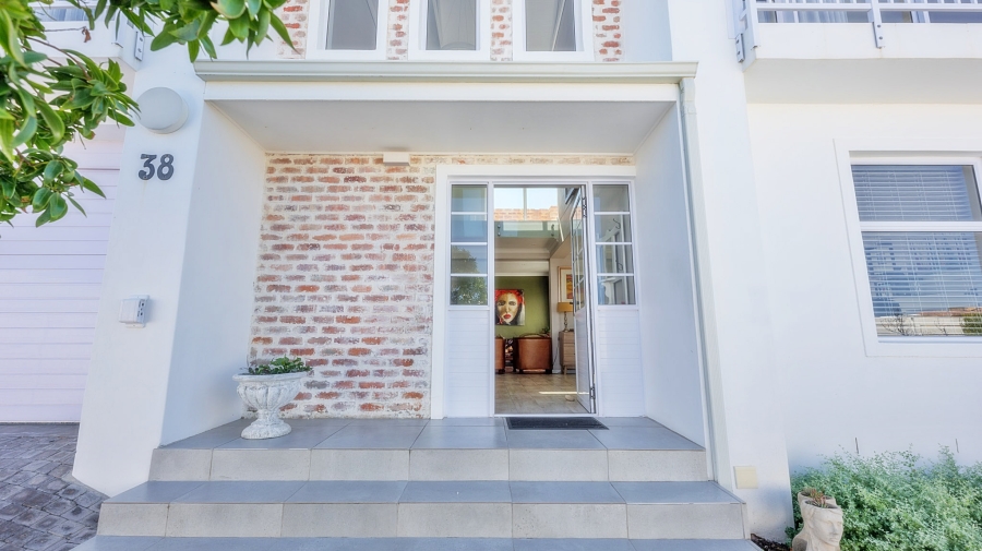 4 Bedroom Property for Sale in Struisbaai Western Cape